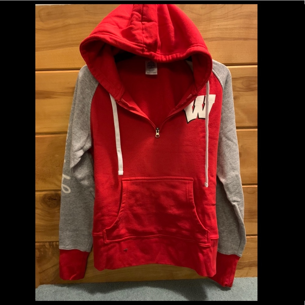 Wisconsin Badgers 1/4 zip hoodie